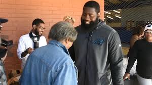 NFL's Mario Addison helps his old Birmingham neighborhood set the table for  Thanksgiving