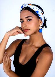 ⭕️ Conoce a : Alisha Gómez, bailarina de nuestra compañía y maestra de  Ballet Básico. Le encanta la pasta y su meta es viajar el mundo bailando.  🤩Cantante favorito: Mac Miller ¡Aprende