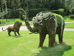 150€ offert sur votre prochaine commande* compatible avec tout type de matériel, karnott assure la. Art Topiaire Sculpture En Vert La Terre Est Un Jardin Topiaire Chevrefeuille Arbustif Art Topiaire
