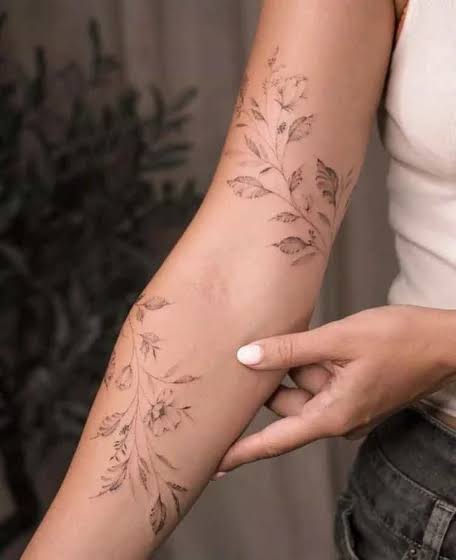 Fine Line Tattoo Women 2026: Graceful & Delicate Designs