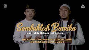 Download lagu mp3 & video: Lirik Sholawat Tibbil Qulub Sembuhlah Bumiku Demen Sholawat Lirik