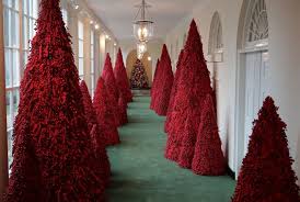 Melania Trump Just Unveiled This Year S White House Christmas Decorations White House Christmas Decorations White House Christmas Tree White House Christmas