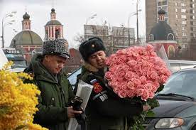 Women drivers get flowers from police in central russia. Russians Splurge On Flowers For International Women S Day Jordan Times