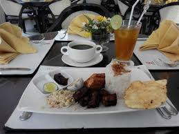 Minumnya es kelapa kopyor yang juga seger dan manis. Nasi Rawon Dan Es Lemon Tea Picture Of Soga Restaurant Lounge Solo Tripadvisor