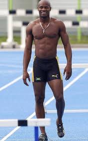 Vincitrice dei titoli olimpici di 100 m, 200 m e staffetta 4×100 metri a seul 1988, detiene i record mondiali sia dei 100 sia dei 200 m piani. Shelly Ann Fraser Pryce Justhitchednowwhat