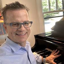 Robert String's Instagram, Twitter & Facebook