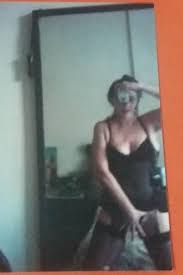 De volta ao brasil, foi convidada pelo produtor paulinho lima para gravar seu primeiro lp, ângela ro ro, pela polygram, em 1979. Aos 70 Anos Angela Ro Ro Posta Foto De Lingerie Apos Fim De Namoro Com Produtora Famosos Extra Online