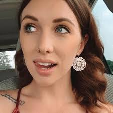 Jayne Walls's Instagram, Twitter & Facebook