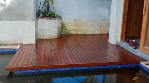 Selain itu kayu ulin juga banyak dipakai dalam konstruksi pembangunan. Lantai Decking Kayu Ulin Untuk Outdoor Rajawali Parquet