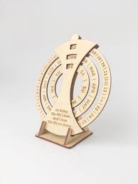 Calendrier Perpetuel En Bois Calendrier Personnalise Calendrier Pour Toujours Calendrier Mural Fait Main Calendrier De Bureau En 2020 Calendrier En Bois Calendrier Personnalise Calendrier Perpetuel