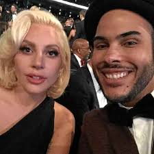 Hugo gloss, rio de janeiro, rio de janeiro. Conhecido Como Hugo Gloss Na Web Bruno Rocha Brilha No Emmy Awards