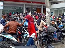 We did not find results for: Warga Rancaekek Rela Ngantri Demi Rekening Untuk Bansos Karyawan Jabarekspres Com