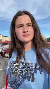 Mi Papa Se Viste Como Adam Sandler