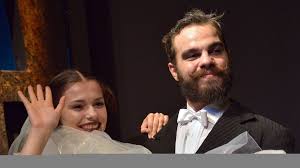 In galati, unde a fost montat spectacolul, ori prin iasi, suceava ori botosani, este normalitate, ceva firesc. DramÄƒ Feerie Si Comedie La Teatrul Dramatic Trei Spectacole Trei Genuri Diferite ViaÅ£a LiberÄƒ GalaÅ£i