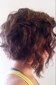 Asymmetrical Angled Bob For Wavy Hair Angled Bob Hairstyles Curly Hair Styles Naturally Curly Hair Styles