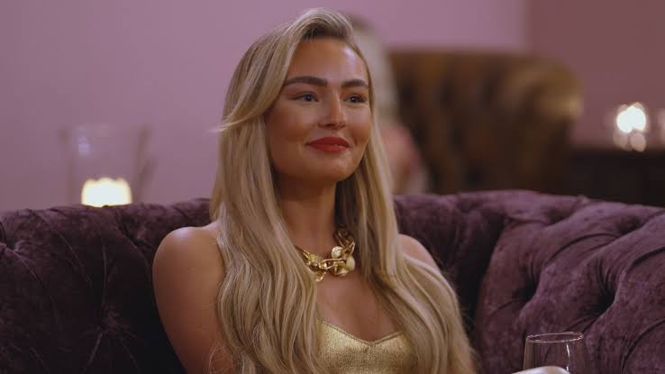TOWIE's Ella Rae Wise snapped with Love Island bombshell