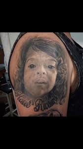 Homenagem ao filho, tattoo feita pelo tatuador Fernando Diz @fe.diz do  estúdio @diztattoo #tattoo #realistictattoo #tattoorealista