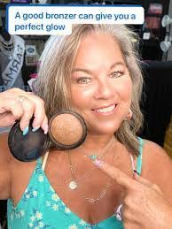 Lisa Macomber's Instagram, Twitter & Facebook