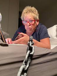 It can be replaced by 'de bonne heure'. Studio Danielle Demain Matin 10h Pour Votre Petite Video Youtube 24h Attache A Danielle C Etait Un Enfer Facebook