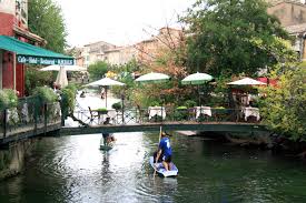 File Nego Chins En Ballade A L Isle Sur La Sorgue Jpg Trip France Travel L Isle Sur La Sorgue