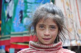 NIÑA DE OJOS HERMOSOS