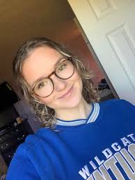 GIRLLLLLLL… PLEASEEE LOOK AT THIS AI VLOG I DID 😭🔥 No bc why does my twin  look like she's