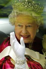 A 92 anni, di cui 66 trascorsi sul trono, la regina elisabetta è la sovrana più longeva del regno unito e, come tale, nel corso del tempo ha affinato i trucchi del a rivelarlo è stata la sua unica figlia femmina, la principessa anna, al famoso biografo reale robert hardman autore della biografia queen of the. La Regina Elisabetta Usa Una Mano Guantata Finta Per Salutare Senza Stancarsi Lo Rivela La Figlia Anna Moda D It Repubblica