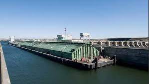 Thankfully, freighters, tugs, and barges usually stay within the marked shipping channel. Tidewater Fined 18 000 For Columbia Snake River Fertilizer Spill Workboat