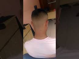 Model rambut undercut ala artis italia ini juga bisa dijadikan contoh rambut yang keren, dengan potongan mengumpul dibagian tengah dari atas sampai ke bawah. Potongan Rambut Cepak Keren Youtube
