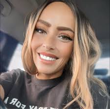 Funny reaction of a kid to a baby daddy getting jumped