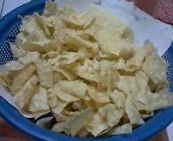 Meskipun dinamakan kerupuk basah, tapi kerupuk ini memiliki tekstur yang kering dan garing, mirip seperti pempek. Resep Membuat Kerupuk Pangsit Goreng Renyah Ekonomis