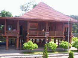 Rumah adat lampung memiliki keunikan tersendiri yang berbeda dari rumah adat lainnya. 4 Rumah Adat Lampung Gambar Penjelasan Lengkap