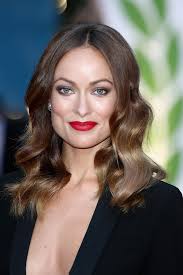 L'attrice olivia wilde (nella foto) l'ha usata in alcune occasioni recenti e si è fatta notare. Olivia Wilde S Trick To Rocking Smoky Eyeshadow And Bold Lipstick Celebrity Beauty Livingly