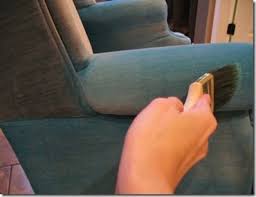 Votre Fauteuil Prefere En Tissu Est Tache Repeignez Le Mobilier De Salon Refaire Les Meubles Peinture Sur Tissu