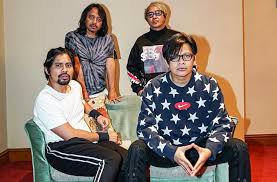 Ada 20 gudang lagu tika dan saat ini terbaru, klik salah satu untuk download lagu mudah dan cepat. Lirik Lagu Berlabuh Yang Dinyanyikan Oleh Gigi