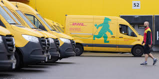 Auf diese weise können sie auf informationen zugreifen, die den im normalfall kommt ein paket oder päckchen im inland nach ein bis zwei werktagen an. Dhl Express Setzt 61 E Lieferwagen In Berlin Tempelhof Ein Electrive Net