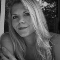 April Lammers's Instagram, Twitter & Facebook