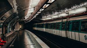 Le métro de la mort (death line) est un film d'horreur britannique de gary sherman sorti en 1972. Il Meurt Ecrase Par Le Metro A Paris Bouscule Par Des Amis Alors Qu Il Urinait Sur Les Rails Sputnik France