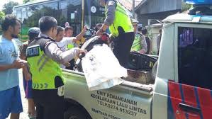 Buka aura masalah keuangan hutangbanyak susuk ush dll tuntas.ustadaa bantul km8 jogja. Terobos Lampu Merah Trans Jogja Tabrak Pelajar Hingga Tewas