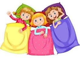 Pizzas, jeux, films de filles, discussions,. Anniversaire Pyjama Party Idees Deco Jeux Invitation Themes Anniversaires