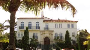 Versace veɾˈsaːʧe ist ein italienisches modeunternehmen, das 1978 von gianni versace in mailand gegründet wurde. Miami Versace Villa Fur 41 5 Millionen Dollar Versteigert Panorama Sz De