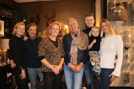 Martien Meiland Signeert Flink Aantal Boeken In De Winkel Van Montana Foto S