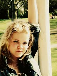 Kate Dow: Manual Focus (Aperture)