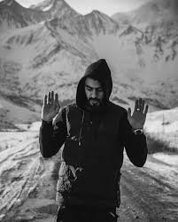 бегущий в лабиринте 3 скачать бесплатно в хорошем качестве Pin Ot Polzovatelya My Last Name Is Creative Na Doske Miyagi Endshpil Instagram Krasivye Muzhchiny Pevec