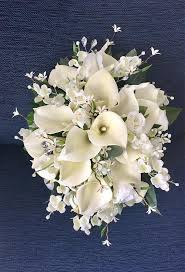 Weitere ideen zu hochzeitskleid blau, hochzeitskleid, kleider hochzeit. Grosshandel Brautstrauss Seide Hochzeit Blume Weiss Kunstliche Calla Lilien Kirschbluten Braut Zubehor Home Party Garten Dekorationen Von Shirleywedding 23 25 Auf De Dhgate Com Dhgate