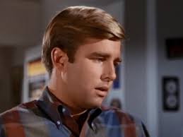 Actor from episode 1969 appears in season 8 episode 3