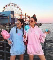 Pin By Olivia On Gᵣₐₘ Friend Photoshoot Friend Photos Best Friend Photoshoot