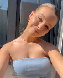 Hi! 👋🏼 Ik ben Cato, 23 jaar jong & het gezicht achter ToTo! Tijd om  mezelf nog eens voor te stellen want op de foto's voor de webshop zien  jullie meestal mijn