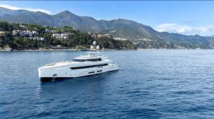 Er is in europa een groot tekort aan parkeerplaatsen voor vrachtwagens. Cdn Boatinternational Com Files 2021 05 6d481c2
