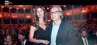 Vittorio sgarbi ha una casa museo a ro ferrarese, che è proprio come una se la immagina: Sabrina Colle Moglie Vittorio Sgarbi Il Nostro E Amore Senza S Sso